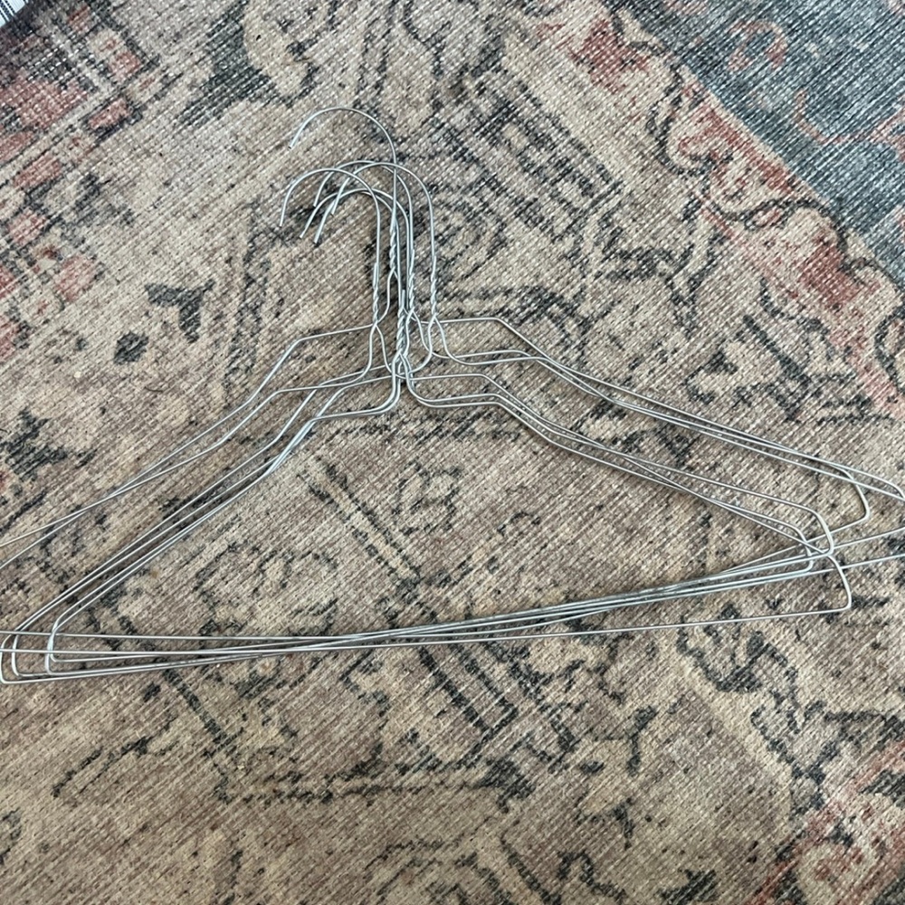 100 Metal hangers